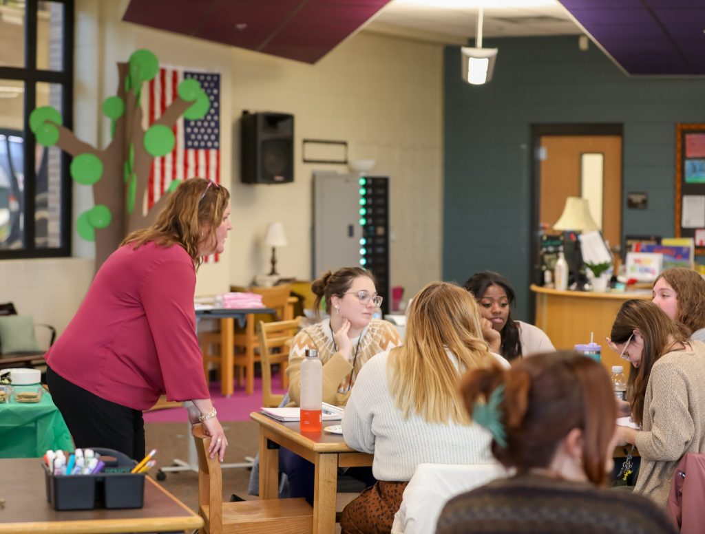 Teachers work together