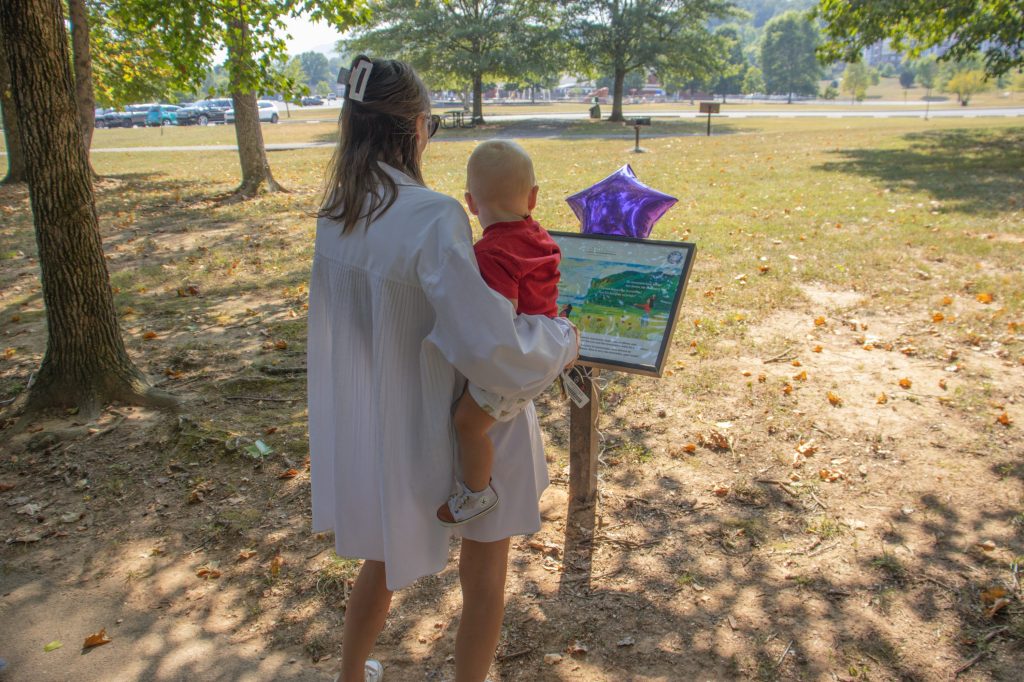 A family reads