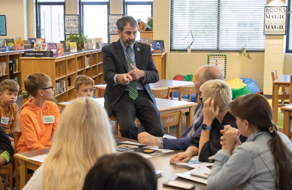 Ukraine Delegate Visits EBE-21 Mayor and Dr. Robertson during East Brainerd Elementary Ukraine Mayor Visit