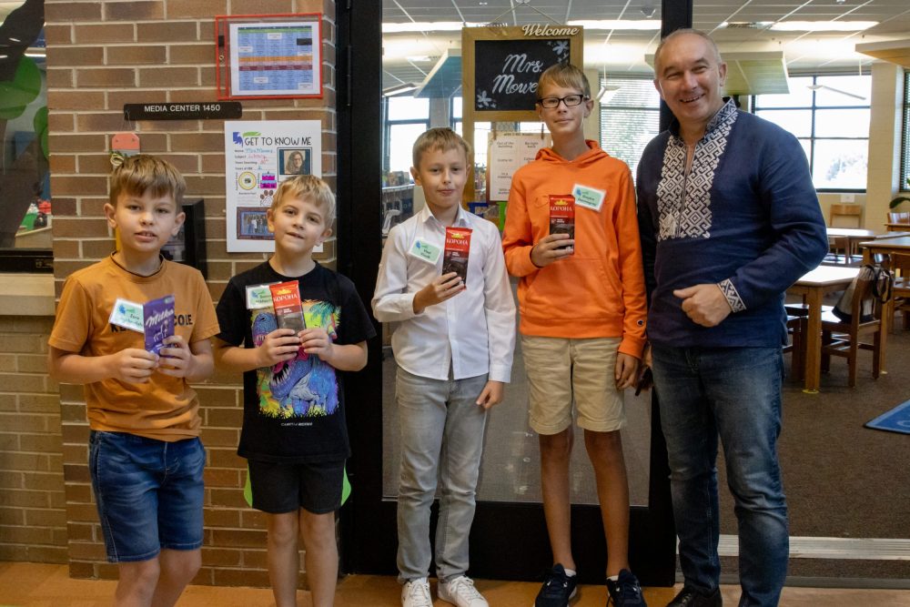Ukraine Delegate Visits EBE-8 kids pose with mayor and presents during East Brainerd Elementary Ukraine Mayor Visit