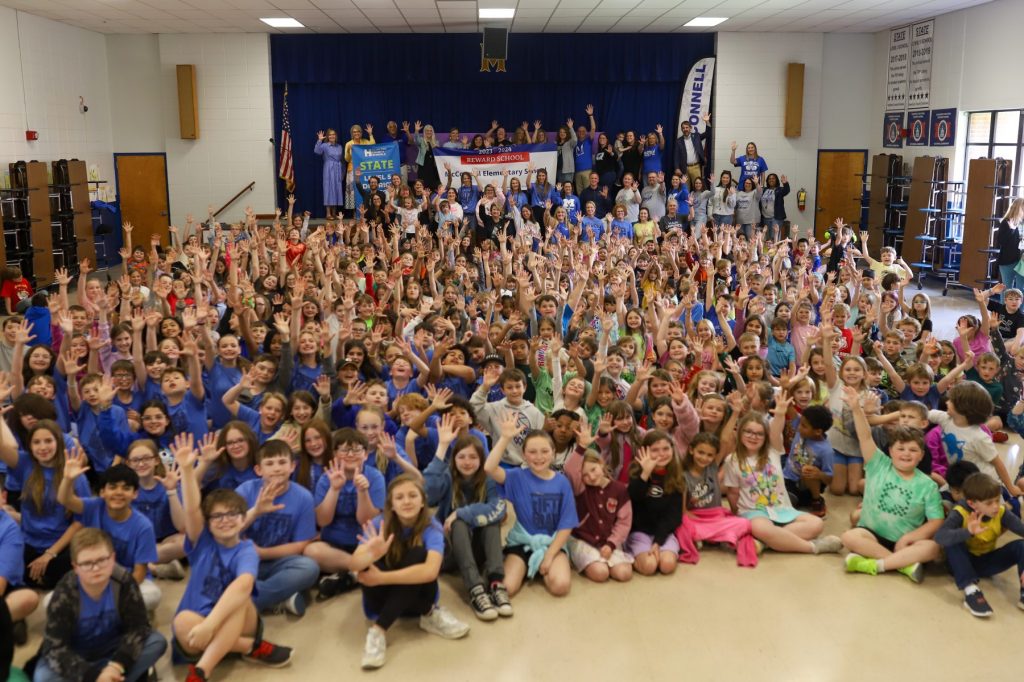 mccedit-6 Students pose for a Level 5 banner photo