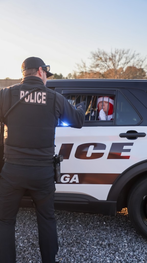 12 19 25 Elf vs Police-34