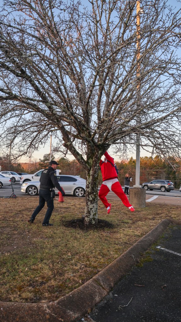 12 19 25 Elf vs Police-7