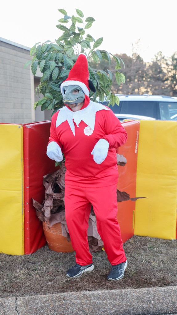 12 25 Elf At Wallace-2