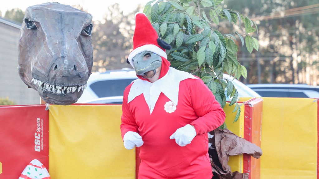 12 25 Elf At Wallace-9